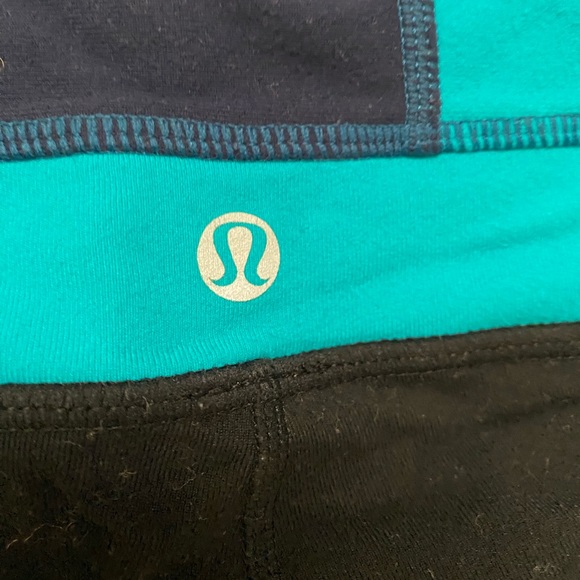 Lululemon reversible capri pants - Picture 3 of 4